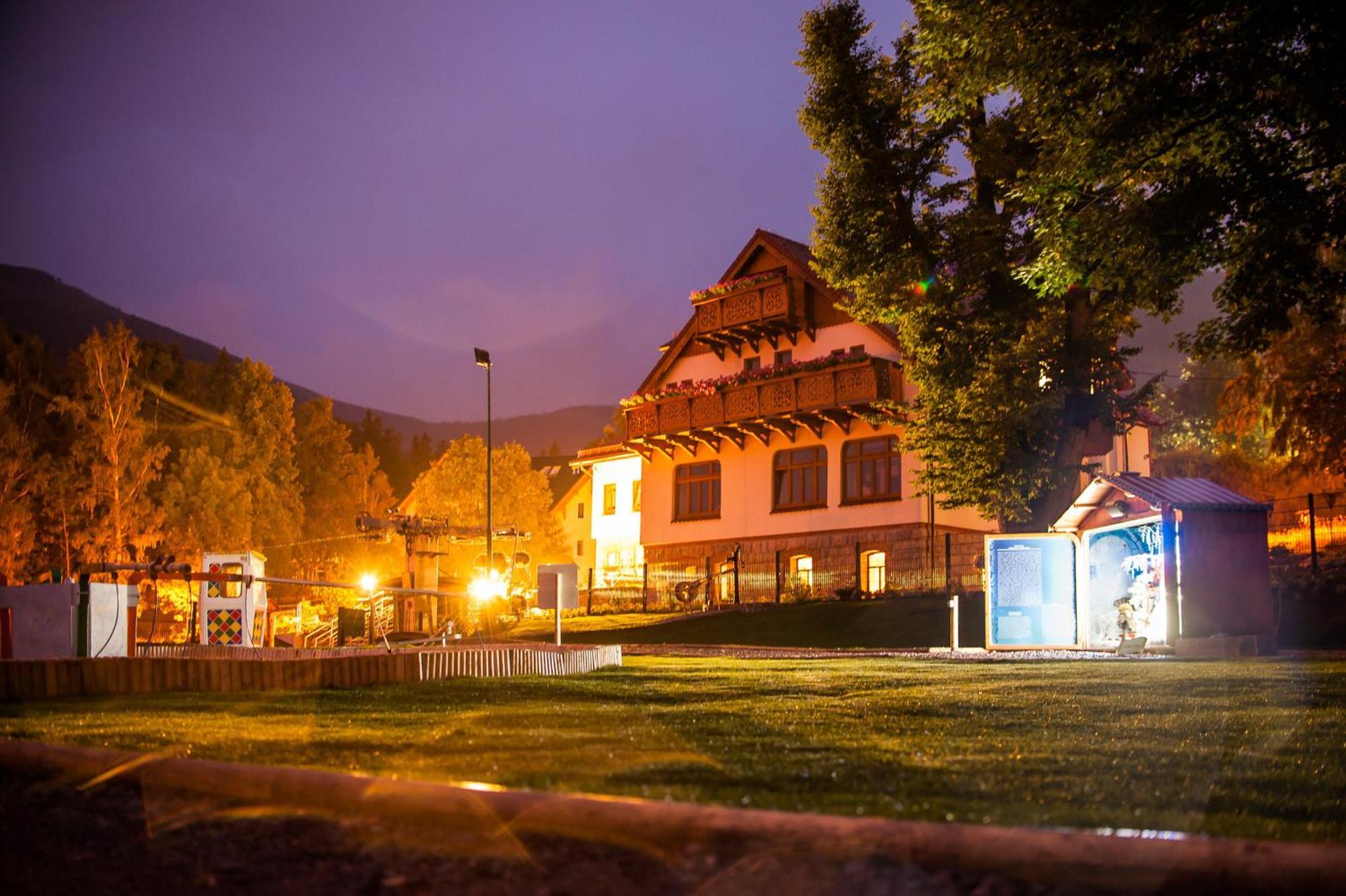 Przystanek Bavaria - Sauny, Parking Oraz Wstep Do Parku Bajek W Cenie! Karpacz Ngoại thất bức ảnh