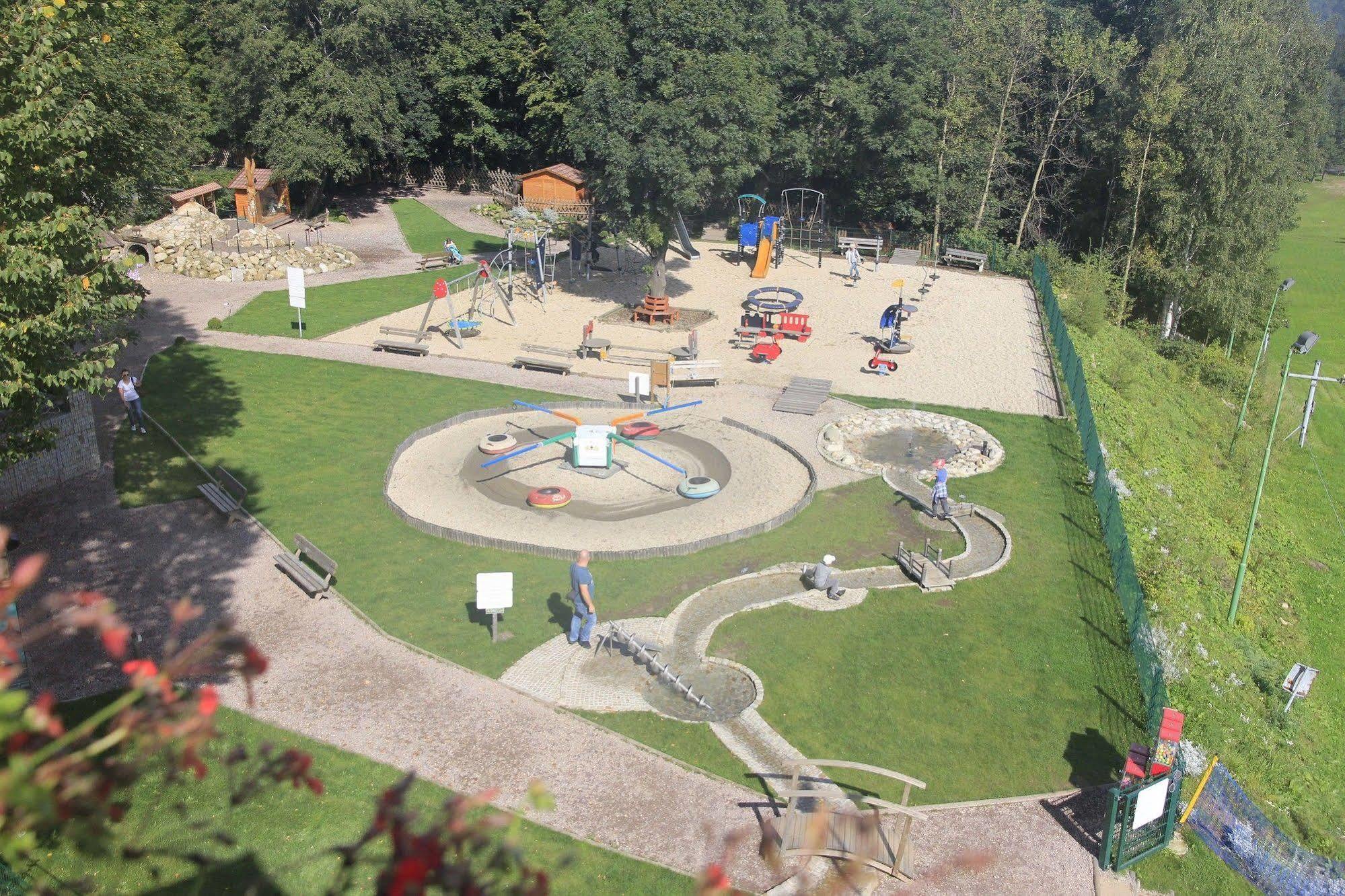 Przystanek Bavaria - Sauny, Parking Oraz Wstep Do Parku Bajek W Cenie! Karpacz Ngoại thất bức ảnh